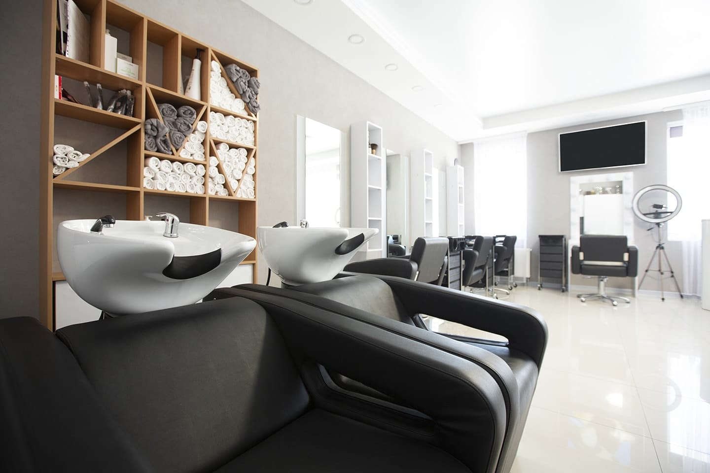Imagem interna de salão de cabeleireiro